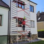 Nátěr fasády rodinného domu bílou barvou Prachatice