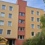 Čištění fasády panelového domu s plošinou Nové Hrady