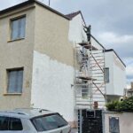 Nátěr fasády rodinného bytu bílou barvou Prachatice