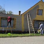 Oprava a nátěr fasády rodinného domu žlutou barvou Veselí nad Lužnící