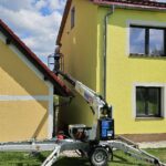 Oprava a nátěr fasády rodinného domu žlutou barvou Týn nad Vltavou
