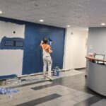 Výmalba modrou barvou kanceláře Avire České Budějovice