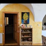 Výmalba pokoje historického domu žlutá Český Krumlov