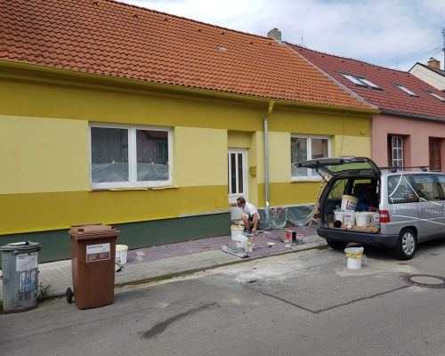 Nátěr Fasády rodinného domu zelenou barvou Nové Hrady