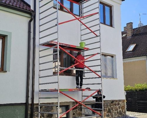 Nátěr fasády rodinného domu bílou barvou Prachatice