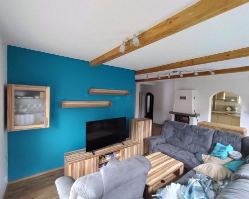 Výmalba pokoje modrou a bilou barvou Veselí nad Lužnicí